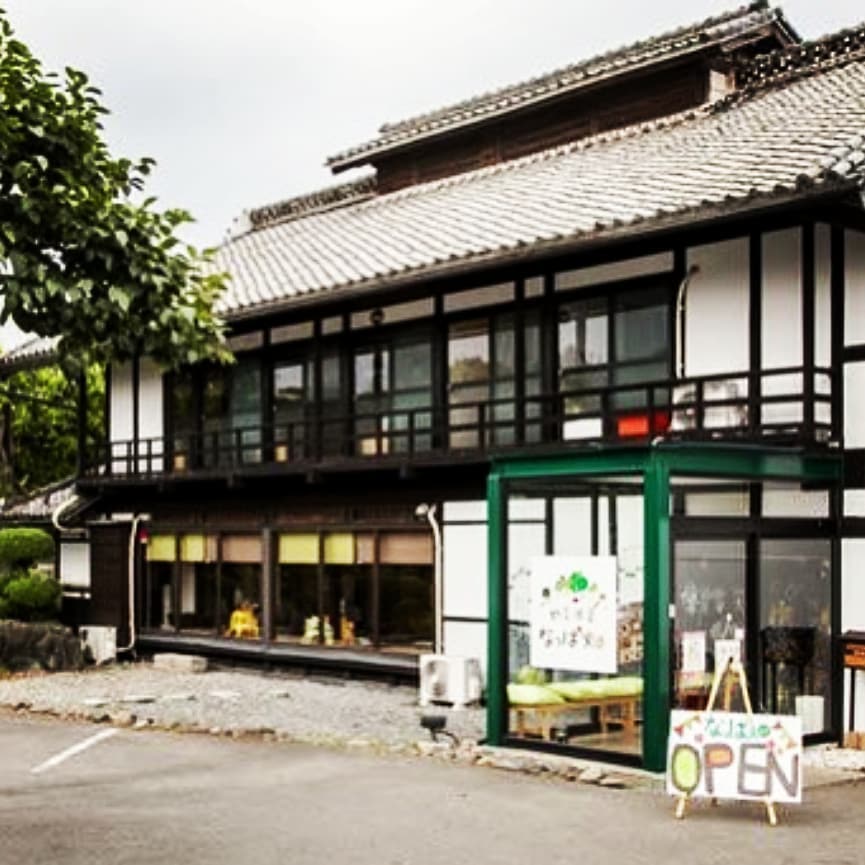 広くて大きな古民家をリノベーション　
換気の良い明るい店内😀 大人にも子供にも大人気のパングラタンや野菜たっぷりオムライスが美味しいレストランに

群馬県高崎市冷水町132-1
野菜酒家 なっぱ畑さん。